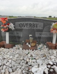 Frank Jr. and Mabel Hunt Overby&#039;s tombstone