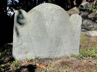 Tombstone for John Hale&#039;s wives and daughter
