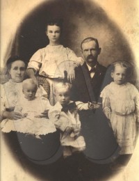 Charles and Ollie Davis family before 1909